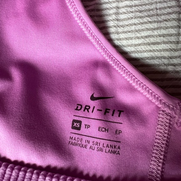 Nike Dri Fit sports bra, XS, lavender/lilac color - Picture 4 of 4